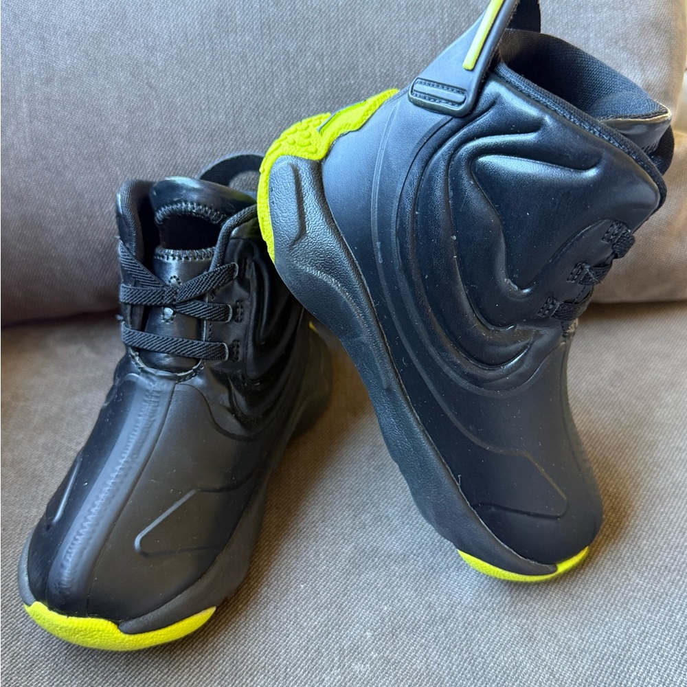 Jordan Max Aura 3 Black/Volt Toddler Size 9C